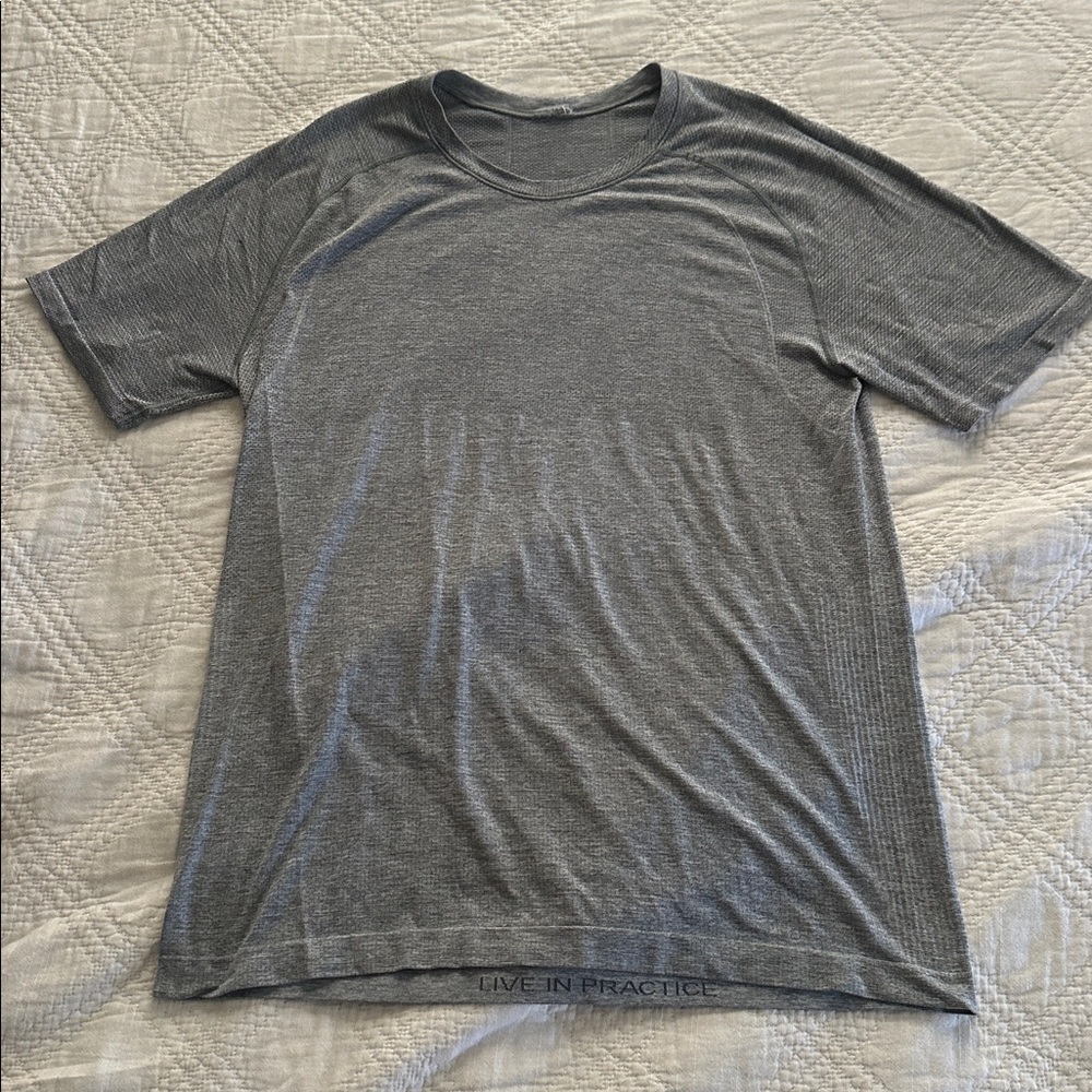 Lululemon Gray Short Sleeve T-Shirt Lululemon mens size small